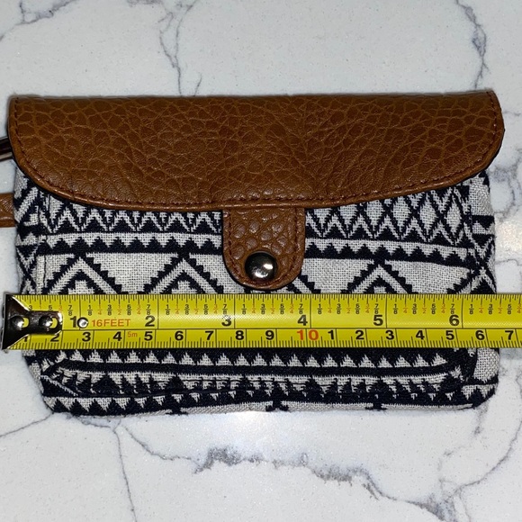 Wristlet/Clutch - Picture 5 of 5